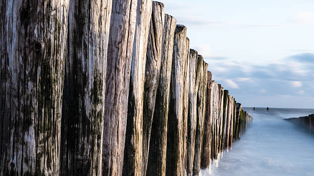 네덜란드 해안을 따라 있는 그로빈 - horizon over water blurred motion long exposure zeeland 뉴스 사진 이미지