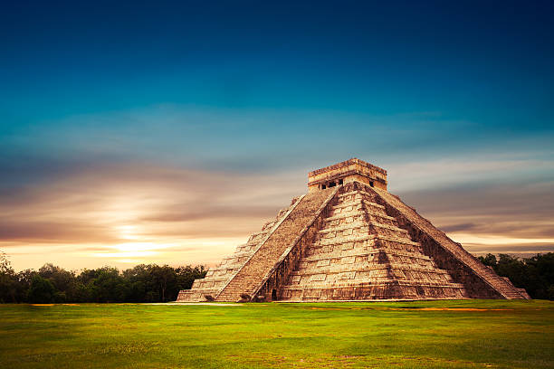 "El Castillo" pyramid in Chichen Itza, Yucatan, Mexico Temple of Kukulkan, pyramid in Chichen Itza, Yucatan, Mexico chichen itza stock pictures, royalty-free photos & images