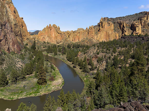 istock Smith Rock State Park in Oregon and the Crooked River 537248844