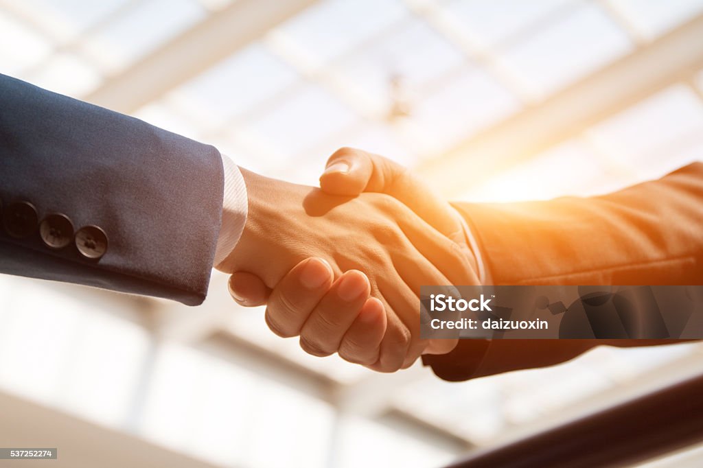 La sincronizzazione dell' - Foto stock royalty-free di Stringersi la mano