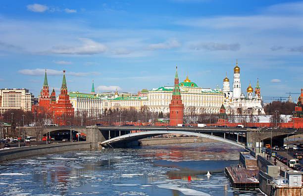 istock Spring ice drift on  Moskva River against the Moscow Kremlin 537261670
