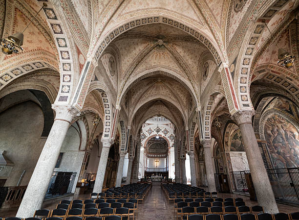 l'intérieur de santa maria delle grazie de milan - dome milan italy architectural feature italy photos et images de collection