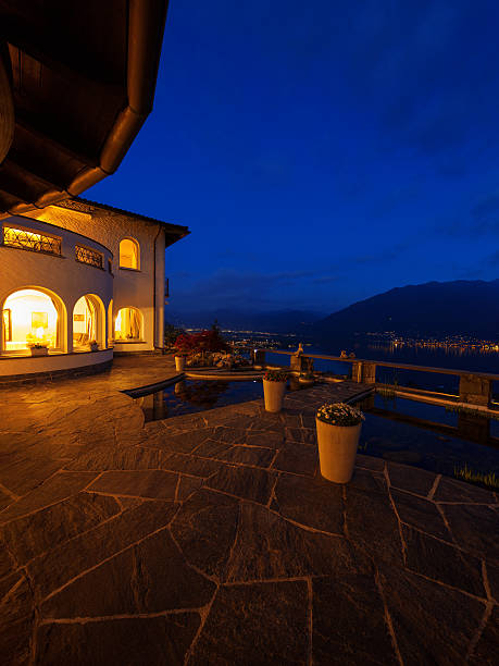 istock Exterior of a modern house in the night 537286534