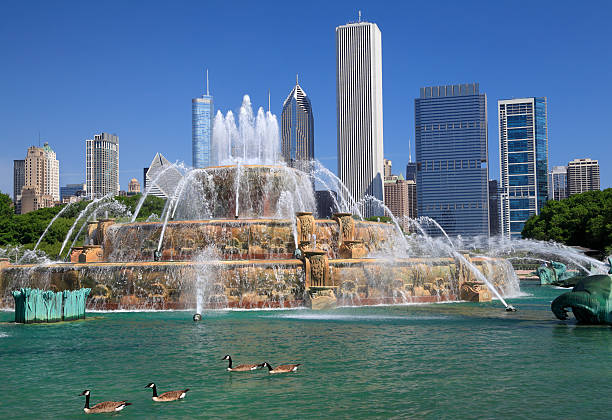 istock Chicago skyline and Buckingham Fountain 537287446
