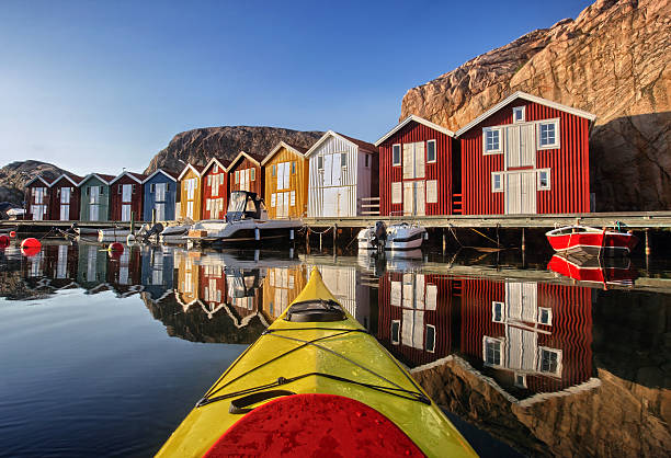 smögen, bohuslän, schweden, skandinavien - kayaking kayak sea coastline stock-fotos und bilder