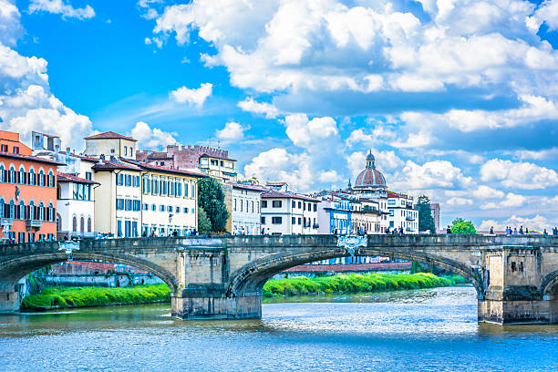 istock Florence Italy cityscape bridge. 537299038