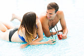 paar-im-swimmingpool.jpg?b=1&s=170x170&k=20&c=ioq0kx0uwneOB9NUwpAA_SbhF5fTMpncodilNbXrthM=