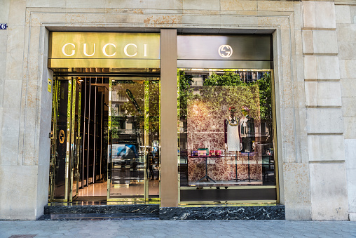 Leeuw Eenheid Productie Gucci Shop Barcelona Stock Photo - Download Image Now - Gucci,  Advertisement, Arts Culture and Entertainment - iStock