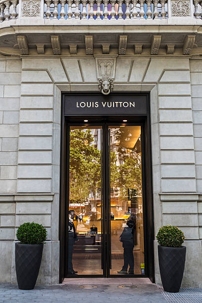 louis vuitton negozio, barcellona - gracia foto e immagini stock