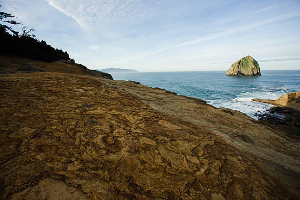 istock Pacific Ocean Oregon Coast Rocks and Cliff Scene 537312588