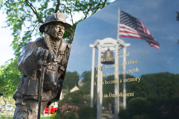 settembre 11 memorial, peekskill, new york - depression sadness usa american flag foto e immagini stock