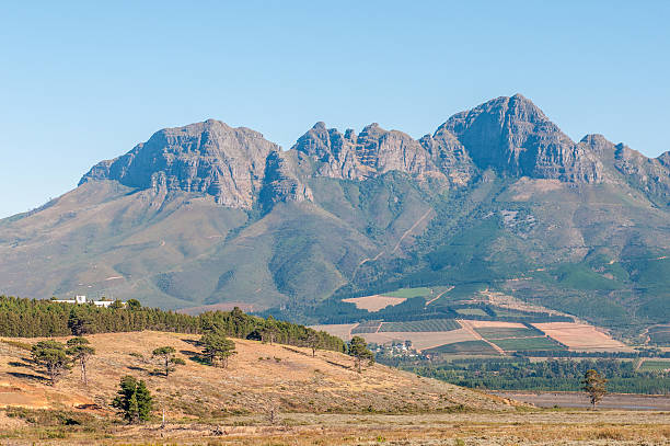 a montanha helderberg (limpar) junto à somerset ocidental, áfrica do sul - somerset west imagens e fotografias de stock