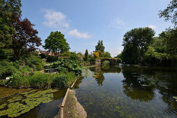 istock Ruined bridge on the River Avon, Warwick 537316408