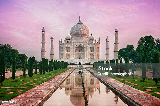 Foto de Taj Mahal O India e mais fotos de stock de Taj Mahal - Taj Mahal, Islã, Arquitetura
