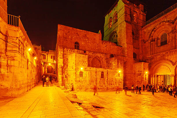 holy sepulchre собор ночью, иерусалим - jerusalem israeli culture israel night стоковые фото и изображения