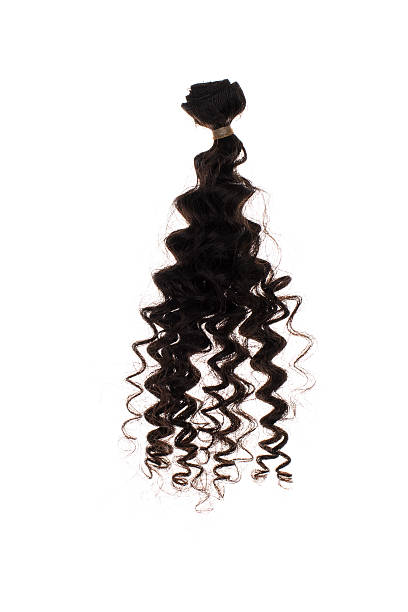 głębokie kręcone włosy-brazilian rozszerzenia. - human hair curled up hair extension isolated zdjęcia i obrazy z banku zdjęć