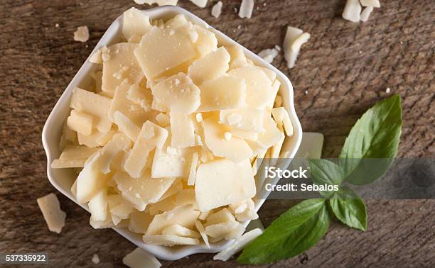 Schüssel Mit Geraspeltem Parmesan Stockfoto und mehr Bilder von Parmesan - Parmesan, Oben, Käse