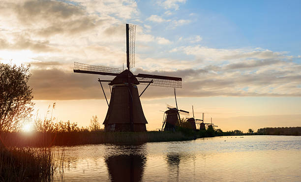 istock Beautiful dutch windmills landscape at sunrise 537349417