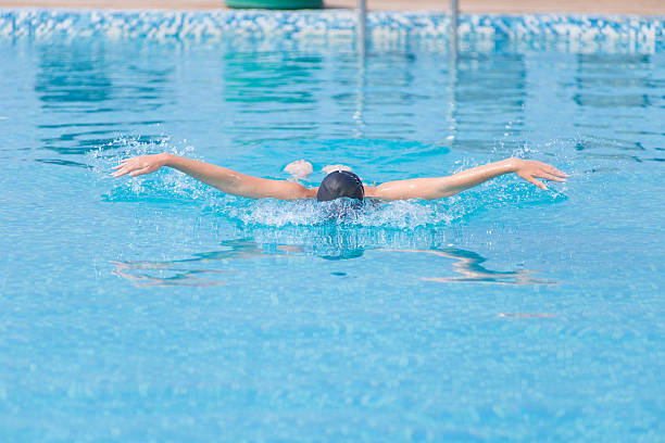 istock Young girl swimming butterfly stroke style 537352604