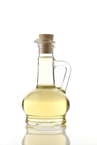 olio di cocco su sfondo bianco - cold pressed immagine foto e immagini stock