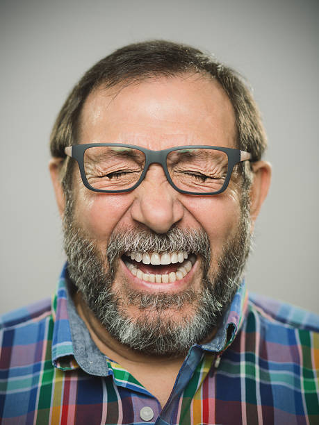 портрет реального испанский человек с очки и бородой. - portrait human face men overweight стоковые фото и изображения