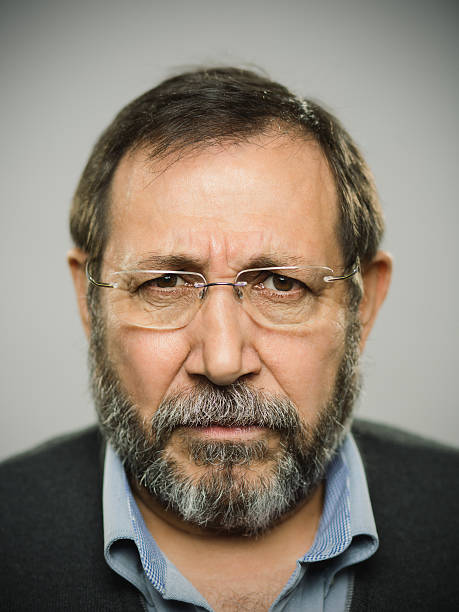 portret prawdziwy hiszpański człowiek w okularach i broda. - overweight men human face mug shot zdjęcia i obrazy z banku zdjęć