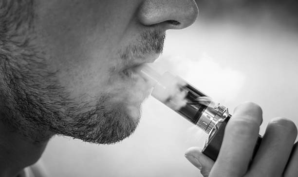 vaping - propylene imagens e fotografias de stock