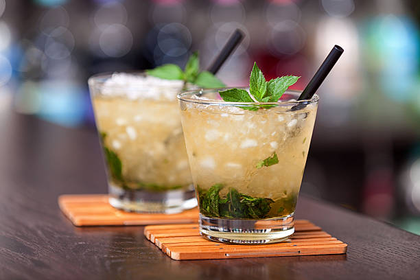 cócteles collection-julep de menta - refreshment drink drinking straw cocktail fotografías e imágenes de stock