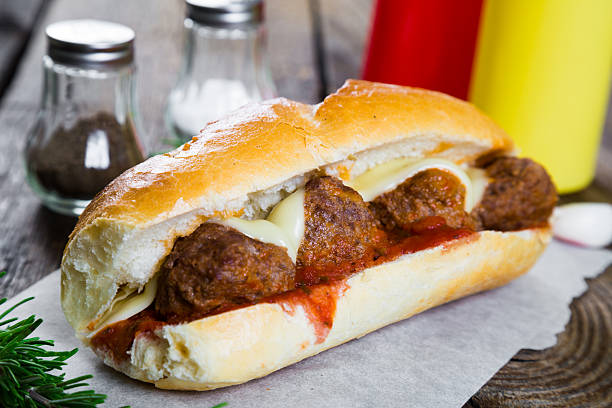istock Sandwich with meatballs of beef and cheese 537376688