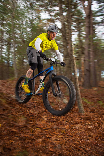 istock Mountain biker descending a trail at speed in the woods 537381306