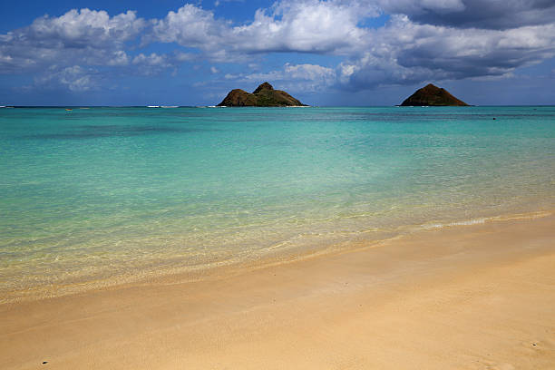 istock Lanikai Beach with Mokulua Islands 537388681