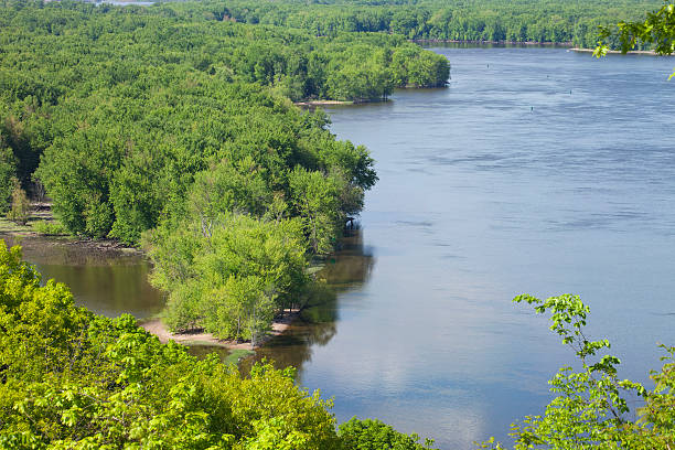 istock Mississippi River in Iowa during Spring 537396202