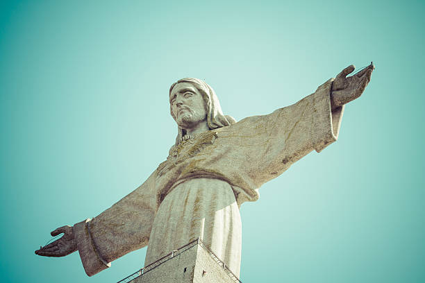 istock Jesus Christ monument in Lisbon - Portugal 537400612