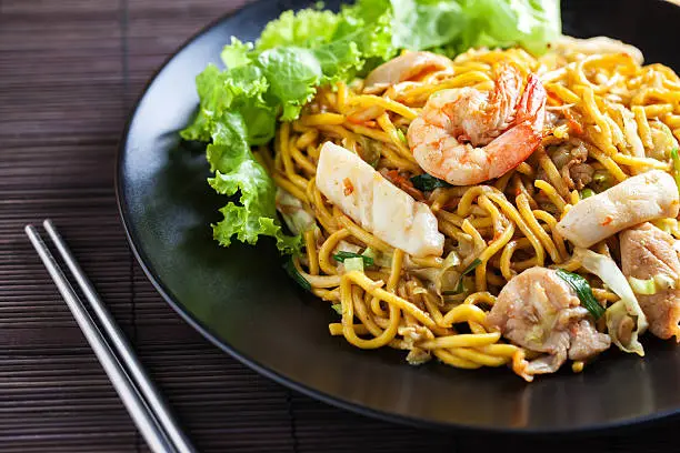 yellow noodle stir-fired with shrimp and meat
