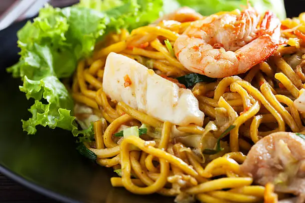 yellow noodle stir-fired with shrimp and meat