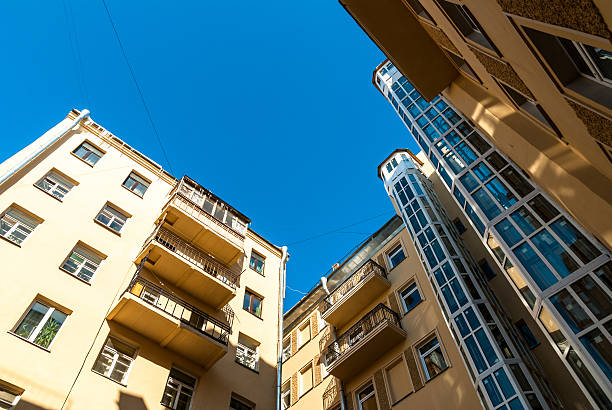 istock Old houses on a background of blue sky 537401271