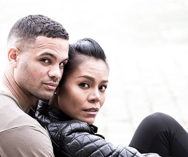 istock young lovers in Paris, France 537401696