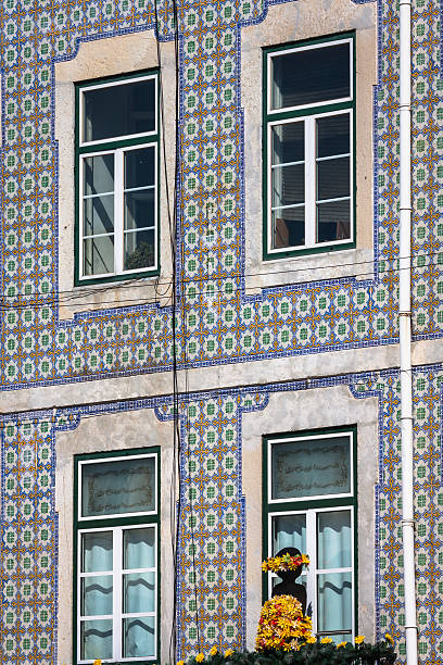 istock Facade of old house in Alfama district, Lisbon 537401852