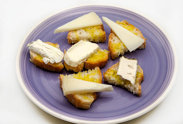 istock Snack of bread and goat cheese 537403965