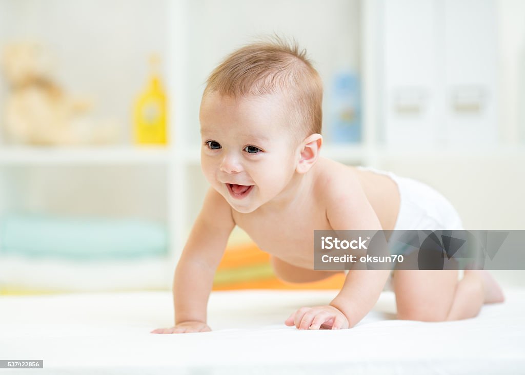 Bebês engatinhando baby  - Foto de stock de Bebê royalty-free