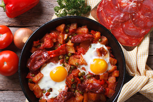istock Baked eggs with chorizo and vegetables 537433205