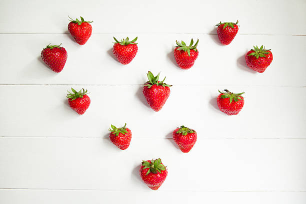 istock Sliced strawberry snack in glass lunch box 537437826