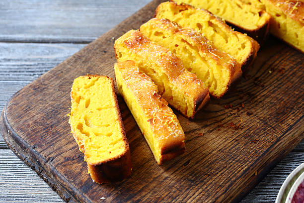 istock Six pieces of lemon tea cake 537439331