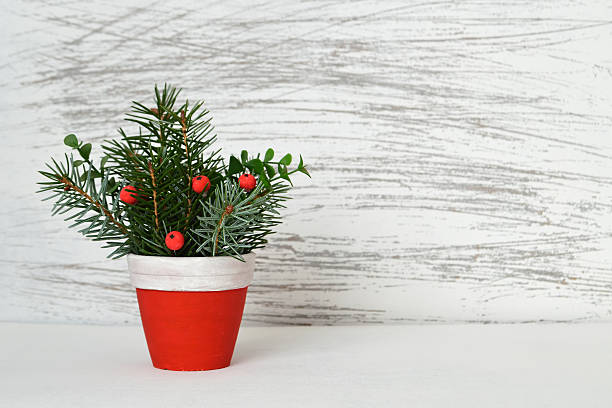 istock Christmas card: Christmas arrangement in clay pot 537461940