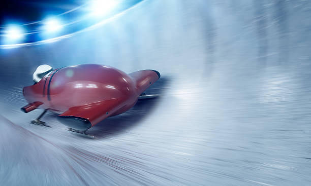 bobsleigh команда на ночь - bobsledding стоковые фото и изображения