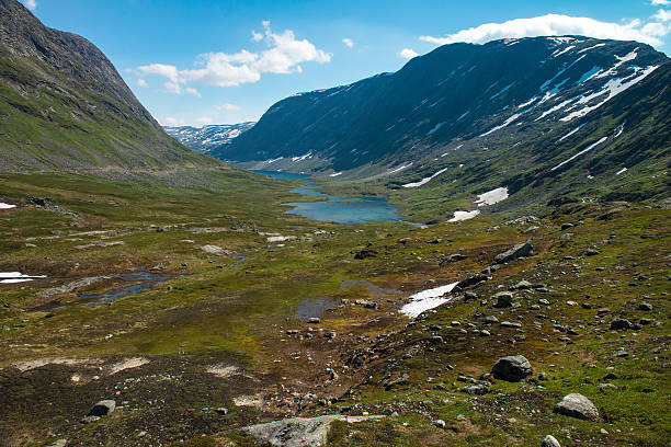 istock Scenic alpine landscape in Norwegian mountains 537479064