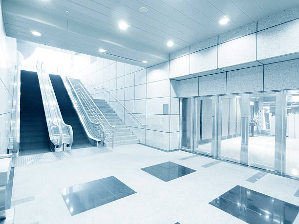 escada e escada rolante - escalator shopping mall shopping transparent imagens e fotografias de stock