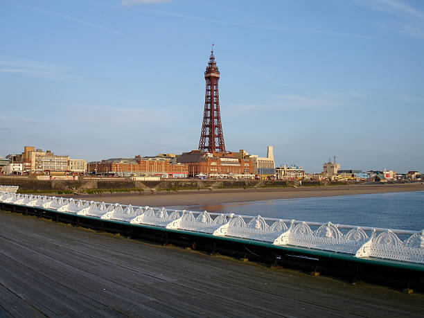 blackpool tower e do cais detalhe - blackpool pier - fotografias e filmes do acervo