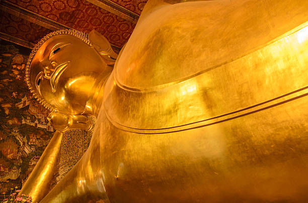 istock clining of gold buddha 537500361