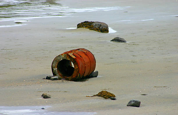 istock Barrel with hole on the beach 537522404